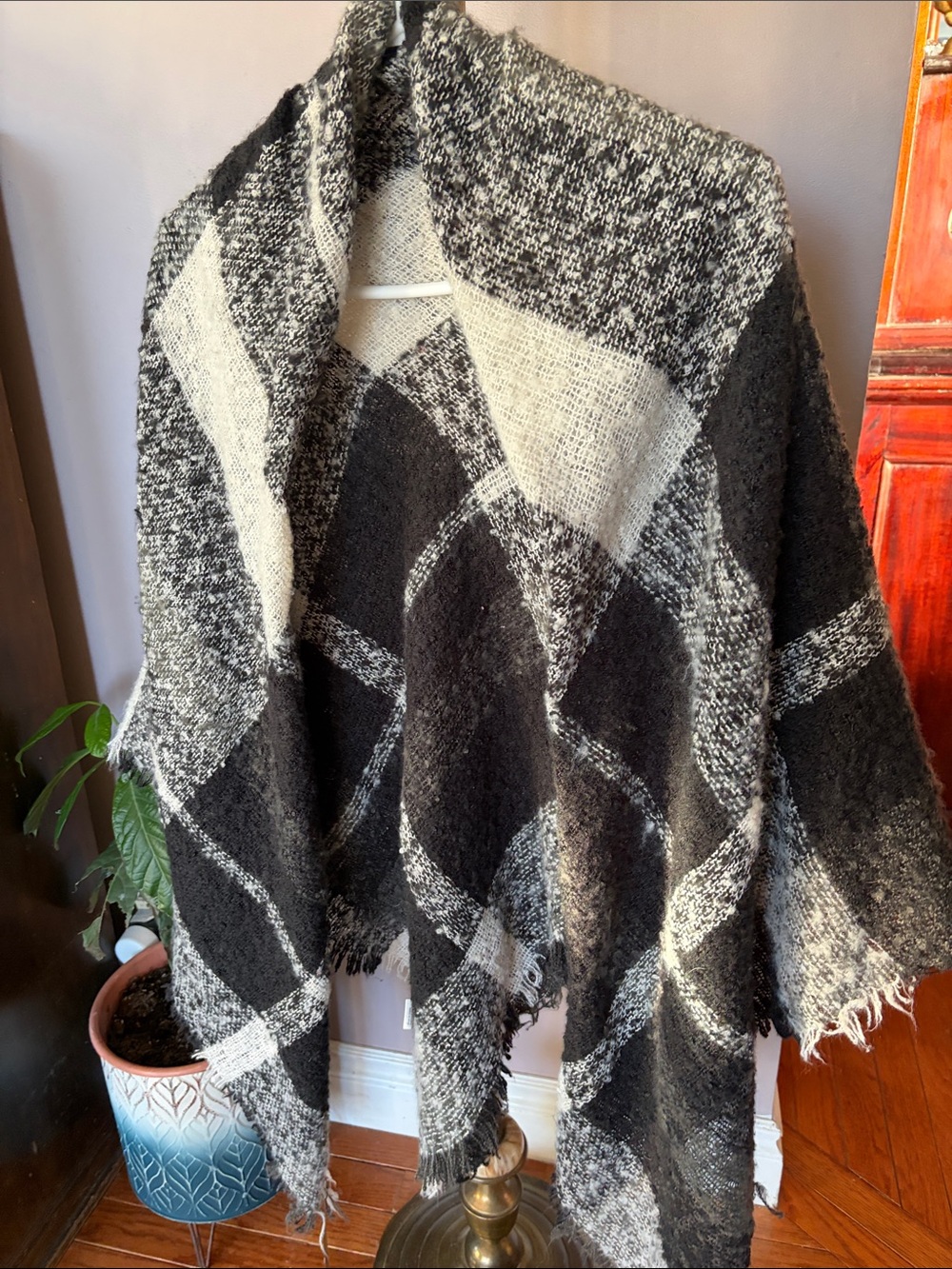 Kismet Black and Cream Patterned Cozy Wrap Scarf